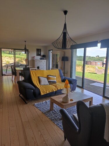 Modern villa between ocean and mountains