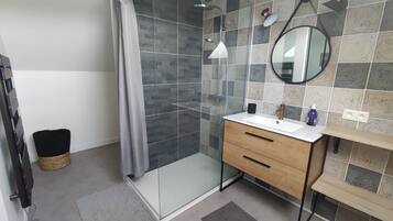Ensemble douche/baignoire, sĂšche-cheveux