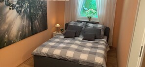 2 bedrooms, iron/ironing board, free WiFi