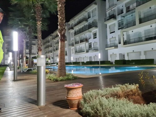 Beautiful apartment overlooking the pool, 5 minutes from the most beautiful beaches of CASABLANCA
