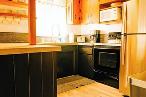 冰箱、微波炉、烤箱、炉灶