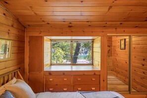 4 室のベッドルーム、WiFi (無料)、ベッドシーツ