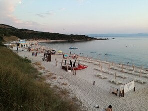 Beach nearby, sun-loungers - House (Trinità d'Agultu)