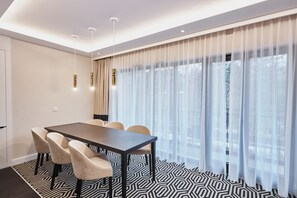Standard Apartment | In-room dining