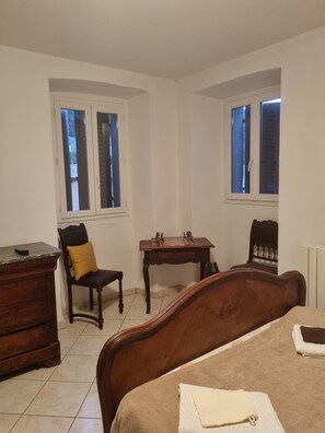 3 bedrooms, iron/ironing board, free WiFi, bed sheets - Cosy family home (Venaco)