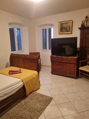 3 habitaciones, tabla de planchar con plancha y wifi gratis 