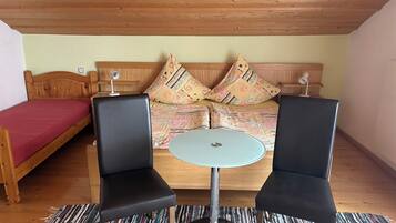 2 chambres, coffres-forts dans les chambres, bureau
