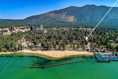 Lakeside Beach Retreat 4 bedrooms steps to Lake Tahoe Lakeside Beach