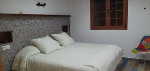 2 quartos, ferros/tábuas de passar roupa, Wi-Fi, roupa de cama