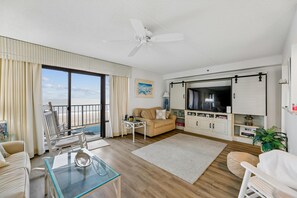 TV - DAILY ACTIVITIES & LINENS INCLUDED*! CAPRI - 3BR Direct Oceanfront Updated Condo! (Ocean City)