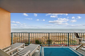 Property grounds - DAILY ACTIVITIES & LINENS INCLUDED*! CAPRI - 3BR Direct Oceanfront Updated Condo! (Ocean City)