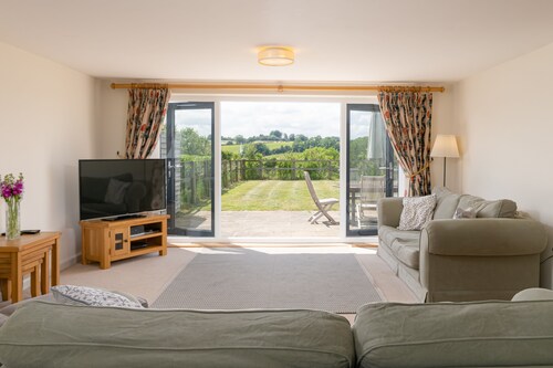 Rose Cottage - Beautiful Family Property in Rural Hampshire