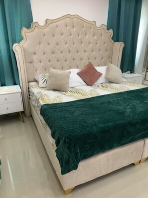 3 chambres, fer et planche à repasser, accès au Wi-Fi (inclus)