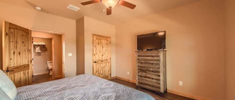 3 bedrooms, iron/ironing board, free WiFi, bed sheets