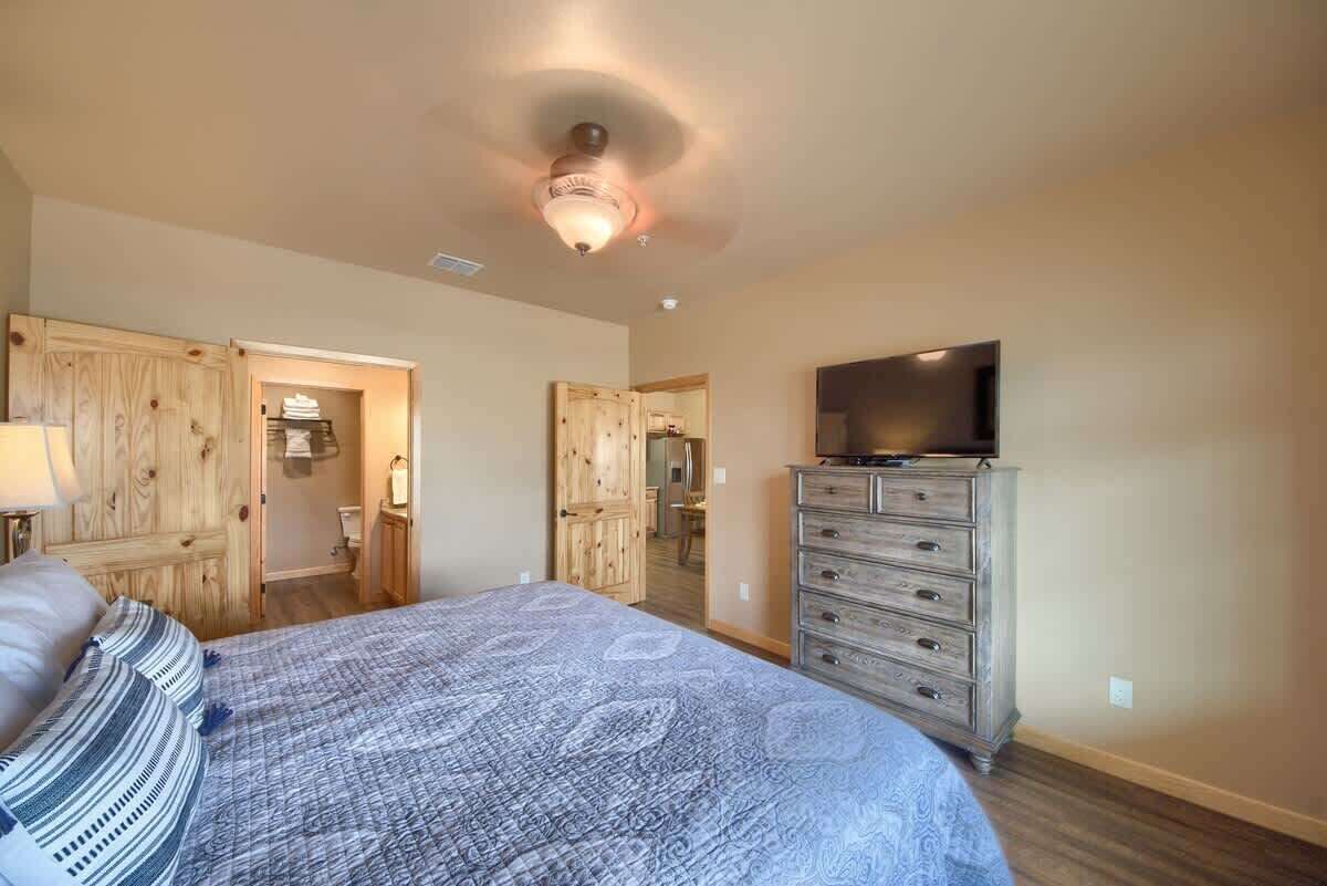 3 bedrooms, iron/ironing board, free WiFi, bed sheets