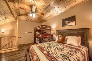 3 bedrooms, desk, iron/ironing board, free WiFi