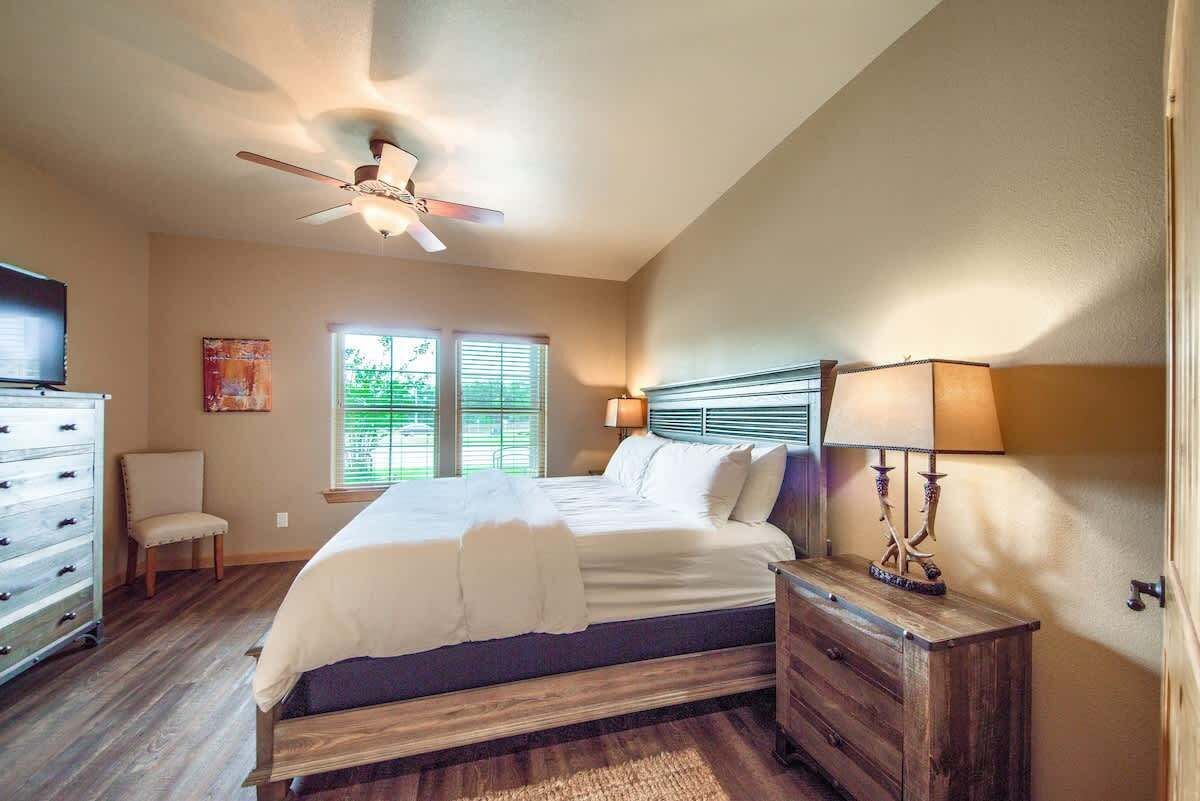 2 bedrooms, iron/ironing board, travel cot, free WiFi