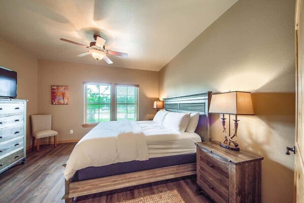 2 bedrooms, iron/ironing board, travel cot, free WiFi