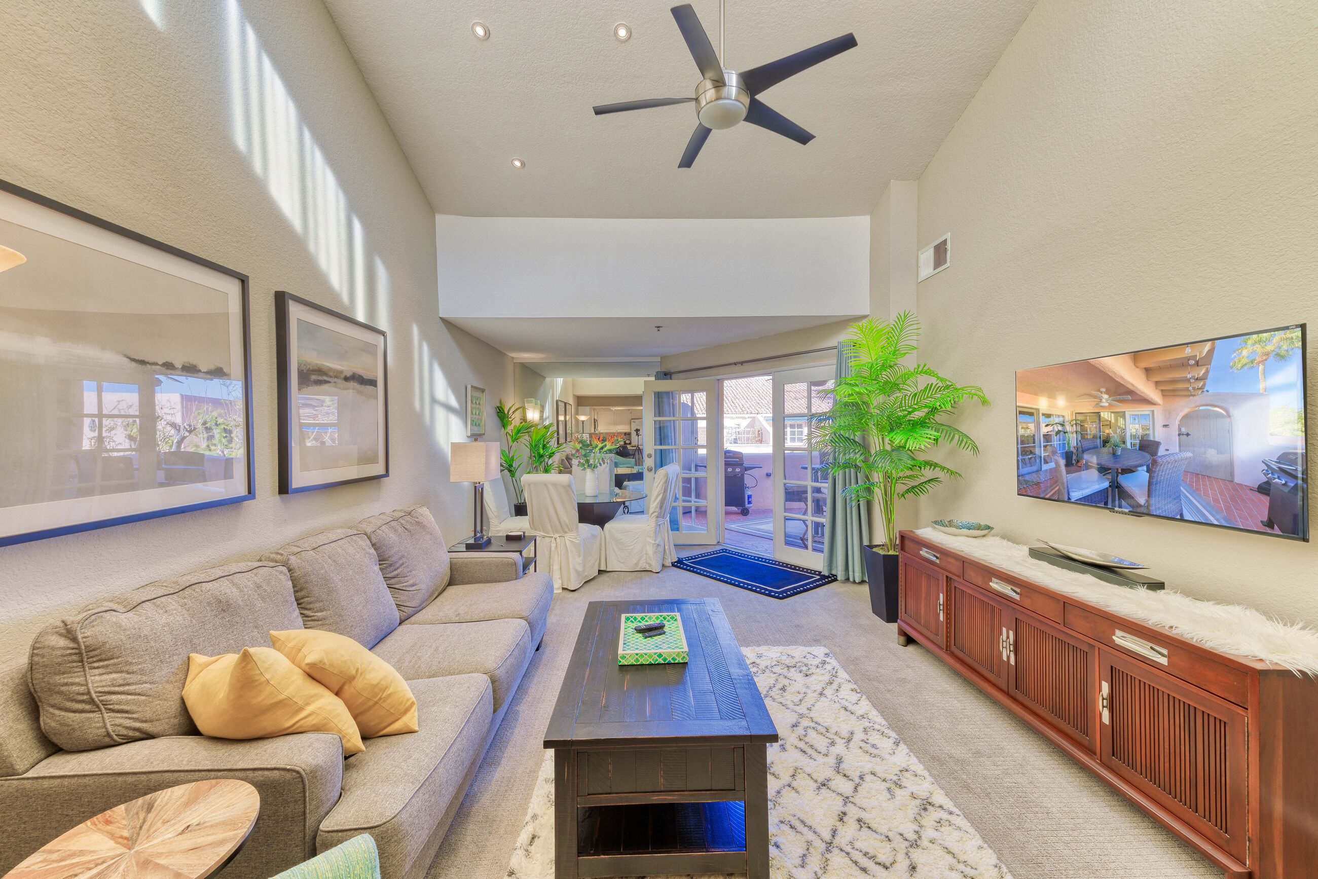 The Deauville Gem - 1 Bed, 2 Bath Condo in Prime Downtown Location