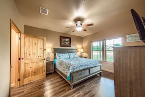 2 bedrooms, iron/ironing board, free WiFi