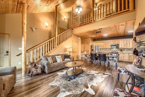 Old Mills Resort OM A5 3 Bedroom Condo by RedAwning