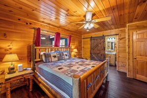 3 bedrooms, desk, iron/ironing board, free WiFi