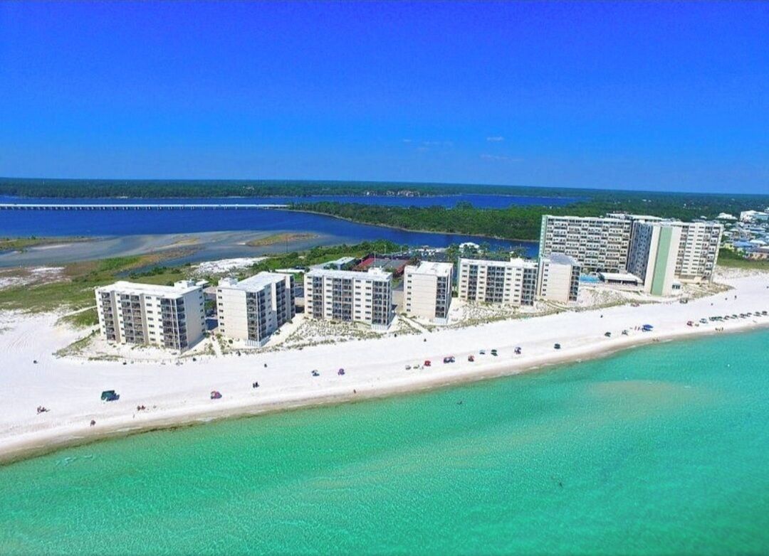 Plage, chaises longues, serviettes de plage