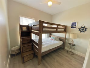 4 Schlafzimmer, Schreibtisch, BĂŒgeleisen/BĂŒgelbrett, kostenloses WLAN