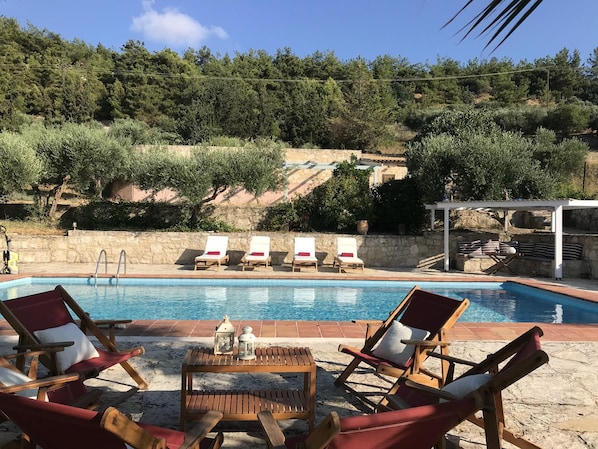 Vila, várias camas | Piscina