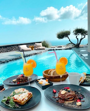 Daily continental breakfast (EUR 30 per person)