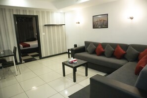 Superior Double Room, 1 King Bed | Living area | 35-inch LCD TV with satellite channels, TV - Easy Inn Hotel Suites (Amman)