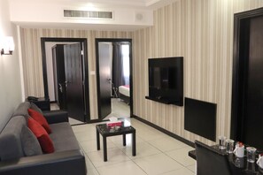 Deluxe Studio Suite, Multiple Beds | Living area | 35-inch LCD TV with satellite channels, TV - Easy Inn Hotel Suites (Amman)