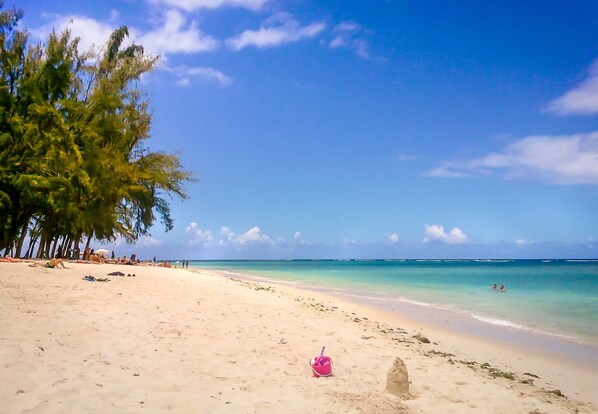 Beach nearby, sun loungers, beach towels