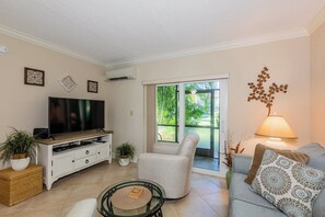 Unclassified image, 5 of 14, button - Beautiful 1st floor condo located close to public beach (Marco Island)