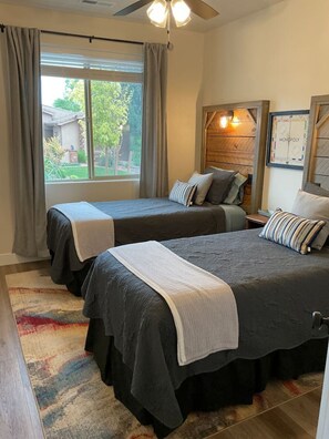 3 bedrooms, desk, iron/ironing board, bed sheets