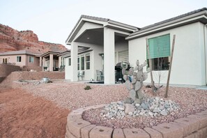 Property grounds - Hollywood Hangout -  Best Friends (Kanab)