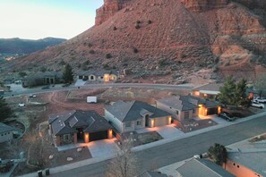 Exterior - Hollywood Hangout -  Best Friends (Kanab)