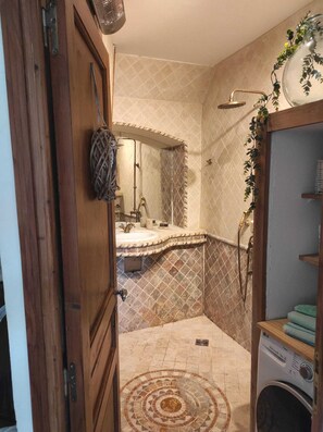 Dusche, Whirlpool, Handtücher