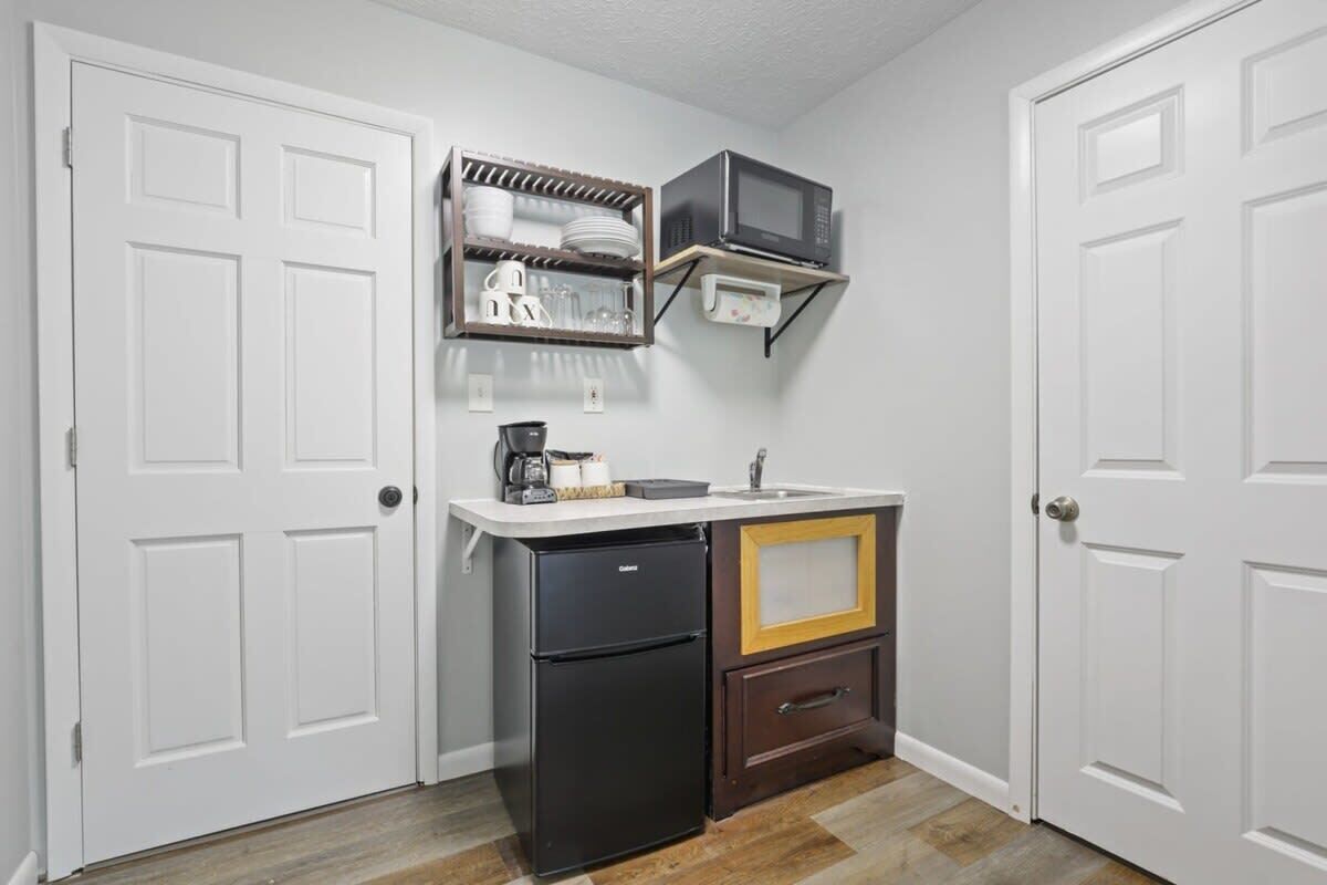 Microwave, coffee/tea maker, cookware/dishes/utensils