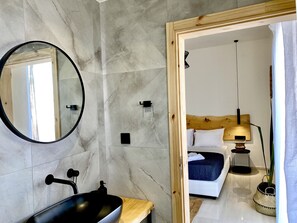Shower, hair dryer, towels, shampoo