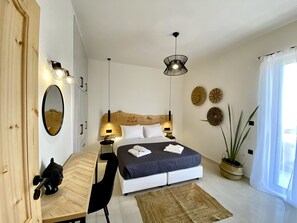 2 bedrooms, in-room safe, iron/ironing board, free WiFi