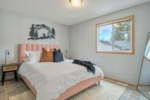 3 habitaciones, escritorio, tabla de planchar con plancha y wifi 