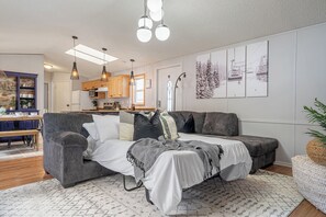 3 bedrooms, desk, iron/ironing board, WiFi