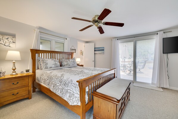 4 bedrooms, iron/ironing board, travel crib, free WiFi