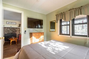 4 bedrooms, iron/ironing board, travel cot, free WiFi