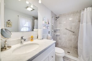 Combined shower/bathtub, hair dryer, towels, soap