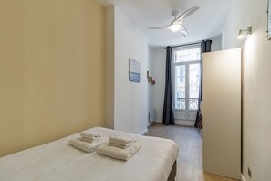 5 bedrooms, iron/ironing board, free WiFi, bed sheets
