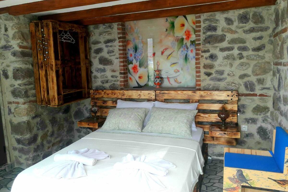 Luxury Studio Suite | Individually decorated, individually furnished, desk