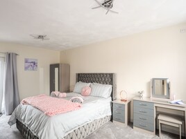 5 habitaciones, decoración personalizada y muebles diferentes 