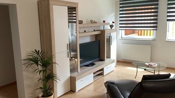 Smart-TV, Bücher, Stereoanlage